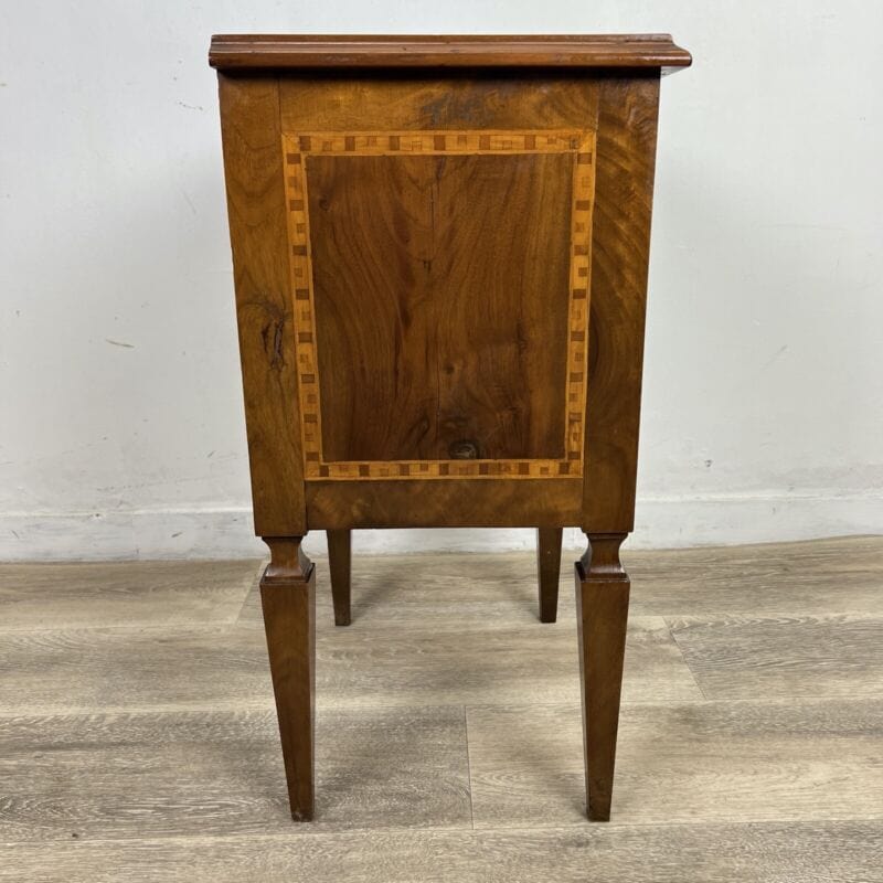 Comodino antico in legno mobiletto intarsiato tavolino stile Luigi XVI epoca 900 Categoria  Comodini