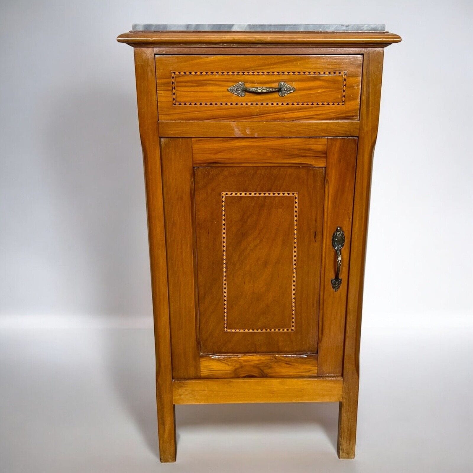 Comodino antico mobiletto mobile in legno stile Liberty porta telefono 900 Categoria  Comodini