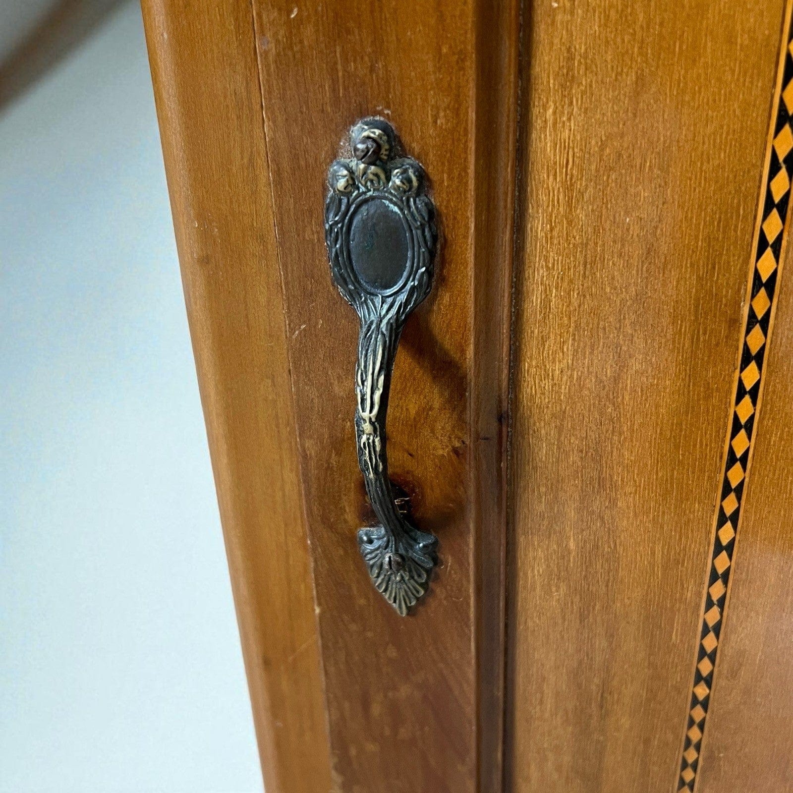 Comodino antico mobiletto mobile in legno stile Liberty porta telefono epoca 900 Categoria  Comodini