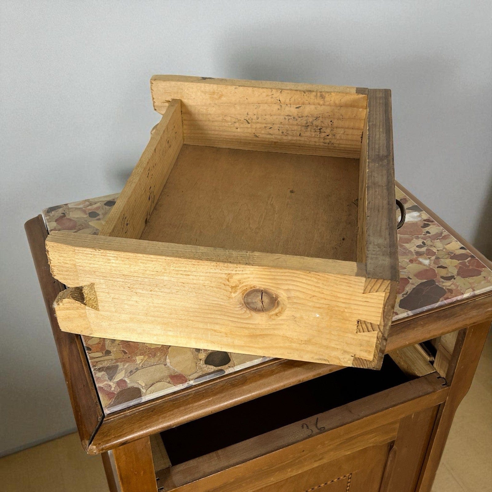 Comodino antico mobiletto mobile in legno stile Liberty porta telefono epoca 900 Categoria  Comodini