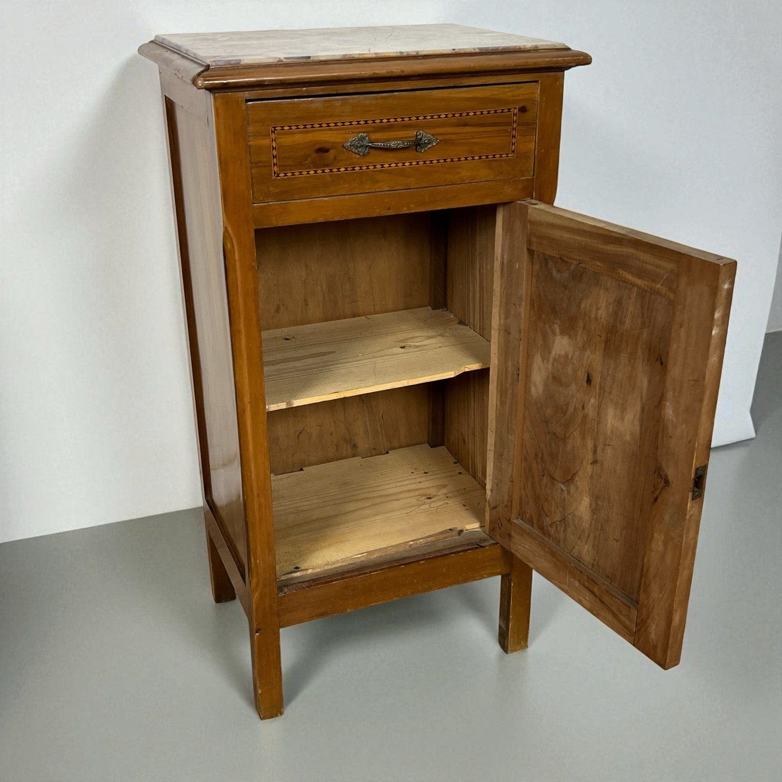 Comodino antico mobiletto mobile in legno stile Liberty porta telefono epoca 900 Categoria  Comodini