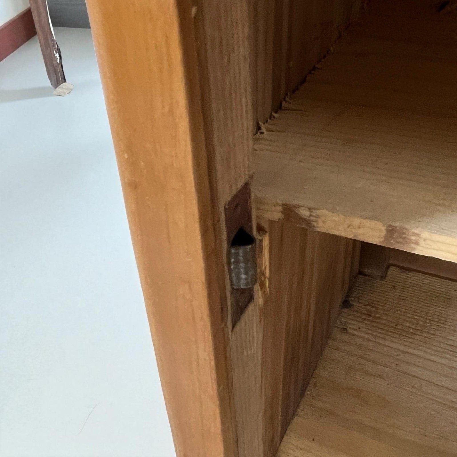 Comodino antico mobiletto mobile in legno stile Liberty porta telefono epoca 900 Categoria  Comodini