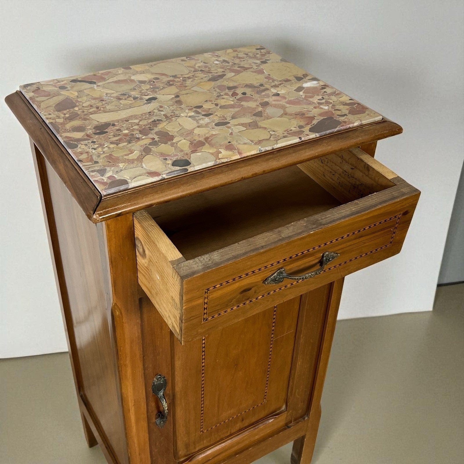 Comodino antico mobiletto mobile in legno stile Liberty porta telefono epoca 900 Categoria  Comodini