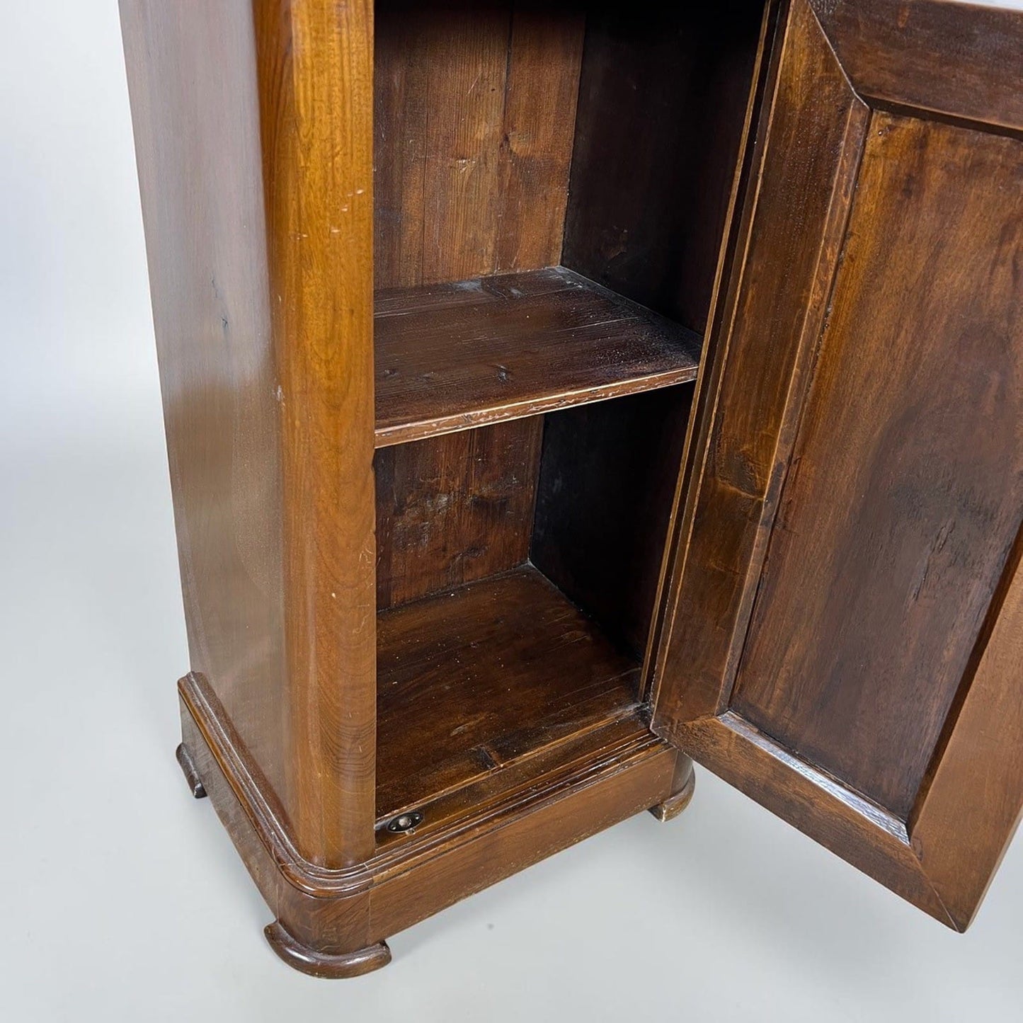 Comodino antico mobiletto Porta telefono in legno massello chiaro d'epoca 800 Categoria  Comodini