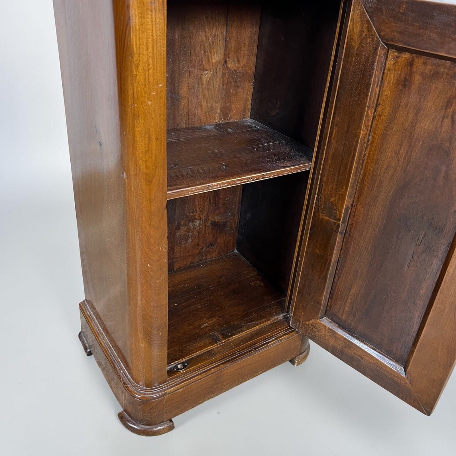 Comodino antico mobiletto Porta telefono in legno massello chiaro d'epoca 800 Categoria  Comodini