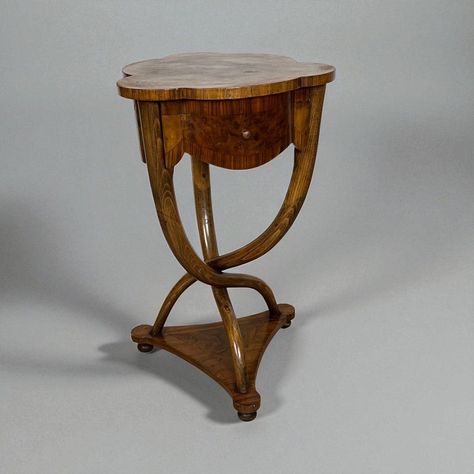 Comodino Antico Stile art deco mobile tavolino vintage in legno di Noce Chiaro Categoria  Comodini