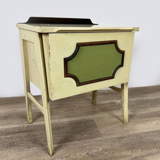 Comodino stile anni 50 Mobiletto vintage in legno modernariato Shabby Chic Categoria  Comodini
