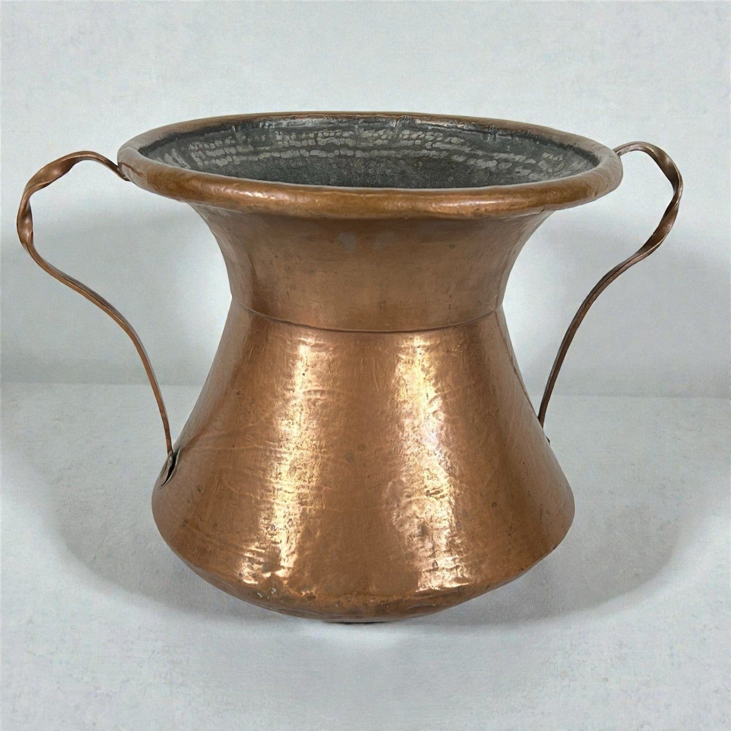 Conca antica in rame concone vecchia anfora d'epoca con manici vaso portafiori Categoria  altro