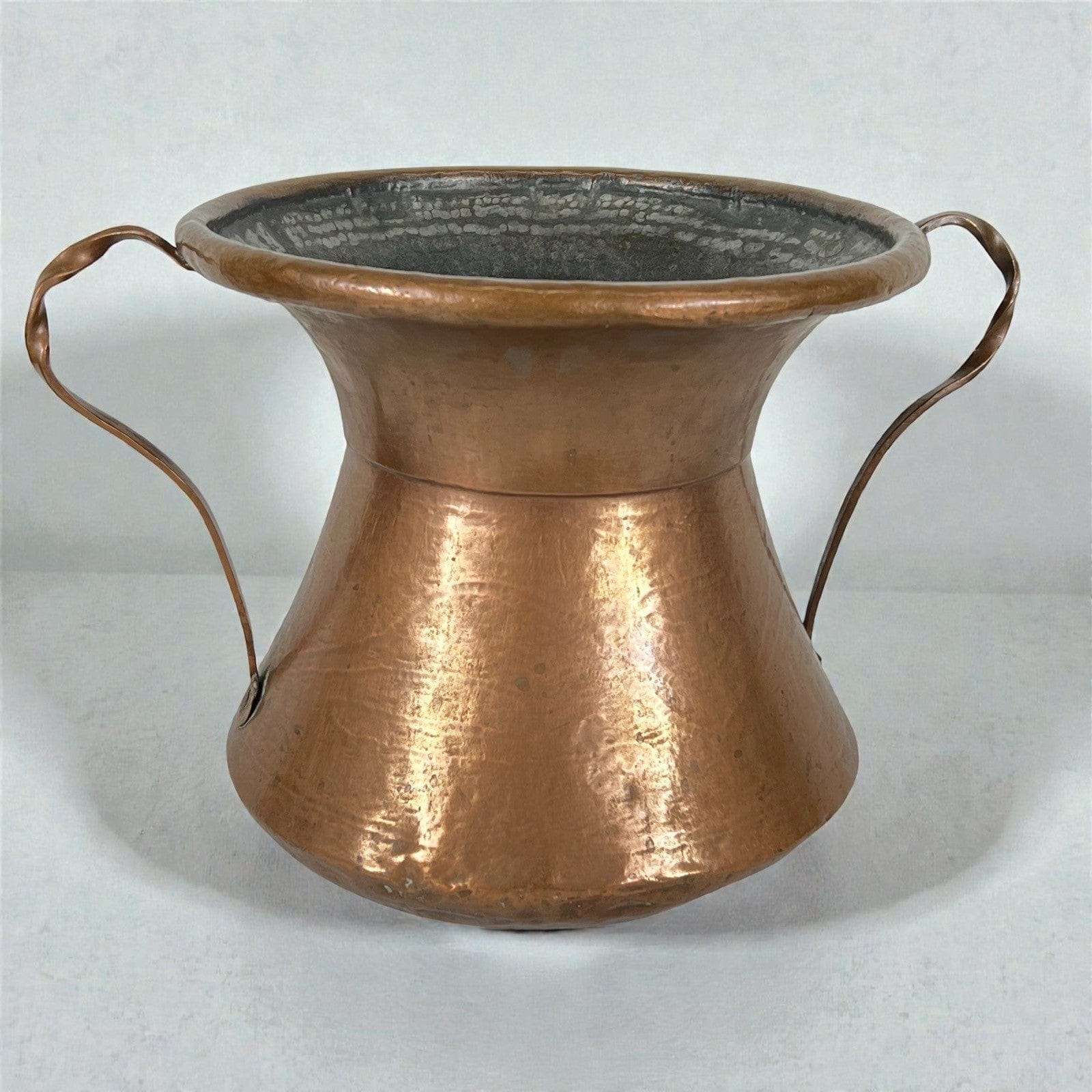 Conca antica in rame concone vecchia anfora d'epoca con manici vaso portafiori Categoria  altro