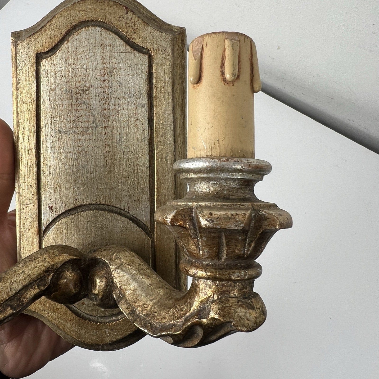 Coppia Applique vintage antichi in legno e oro lampada da parete luci candele Categoria  Lampade Appliques