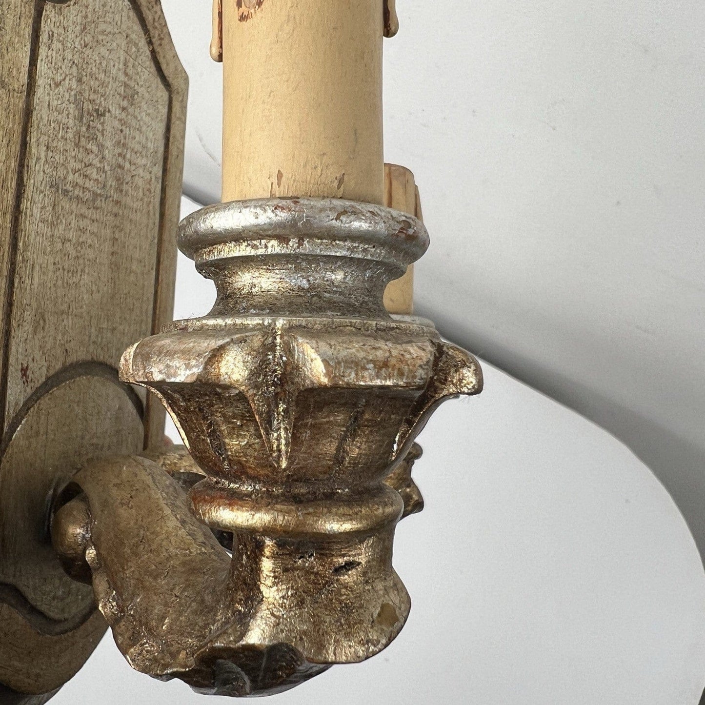 Coppia Applique vintage antichi in legno e oro lampada da parete luci candele Categoria  Lampade Appliques