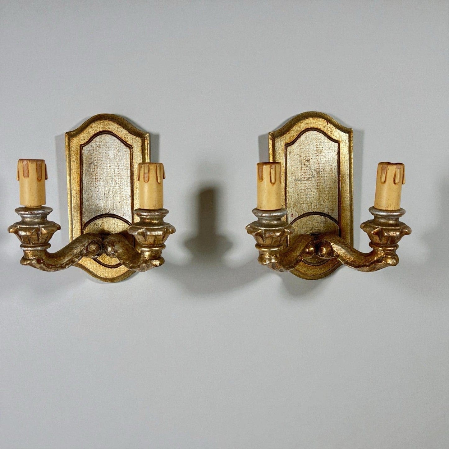 Coppia Applique vintage antichi in legno e oro lampada da parete luci candele Categoria  Lampade Appliques