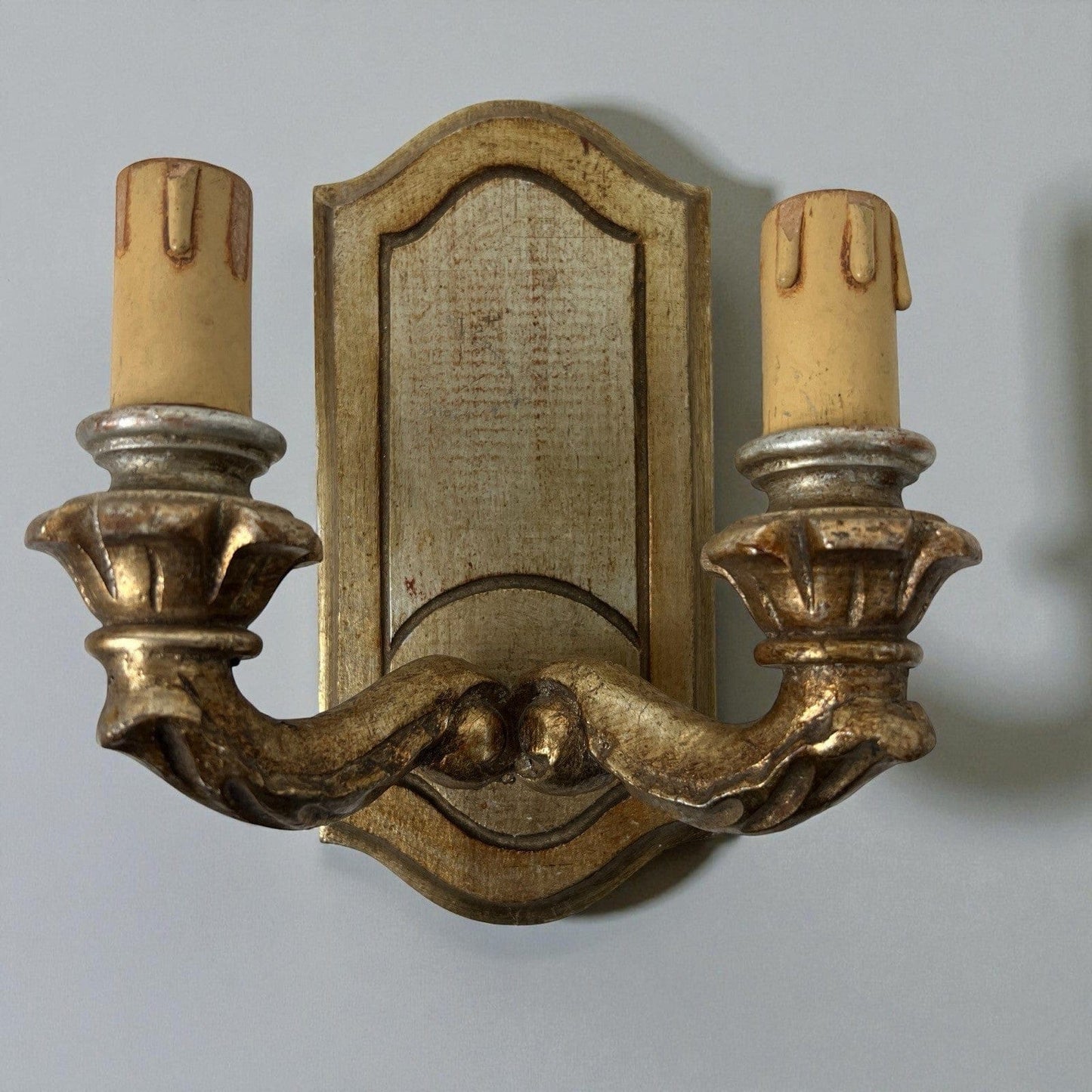 Coppia Applique vintage antichi in legno e oro lampada da parete luci candele Categoria  Lampade Appliques