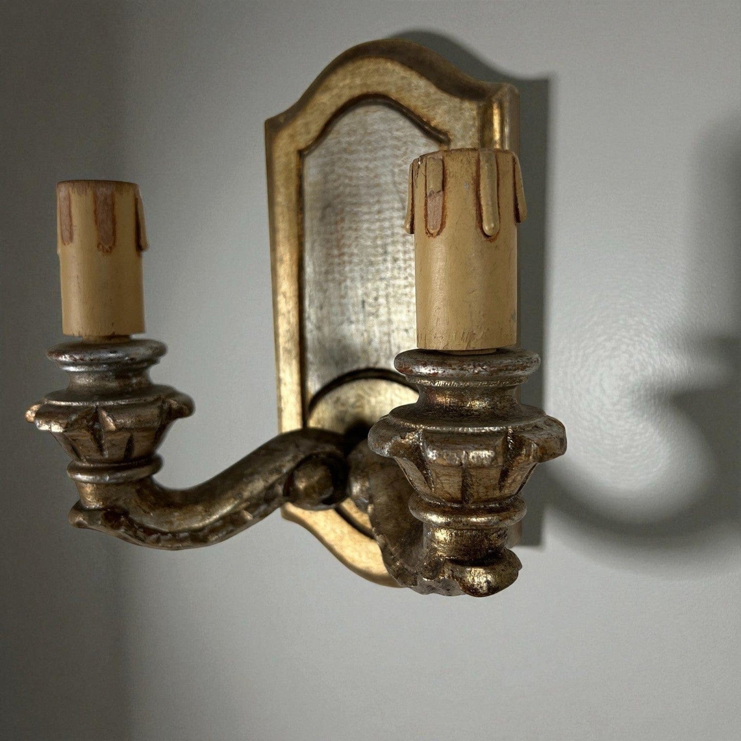 Coppia Applique vintage antichi in legno e oro lampada da parete luci candele Categoria  Lampade Appliques