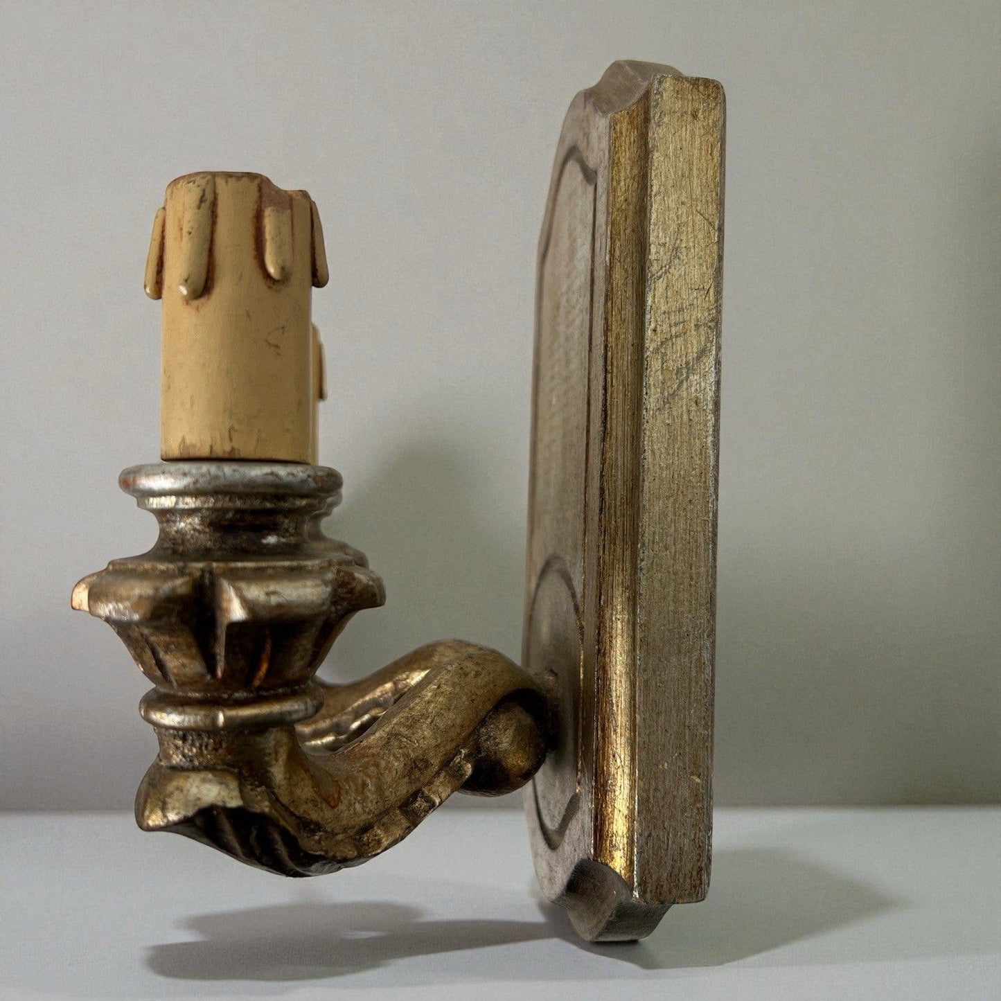 Coppia Applique vintage antichi in legno e oro lampada da parete luci candele Categoria  Lampade Appliques