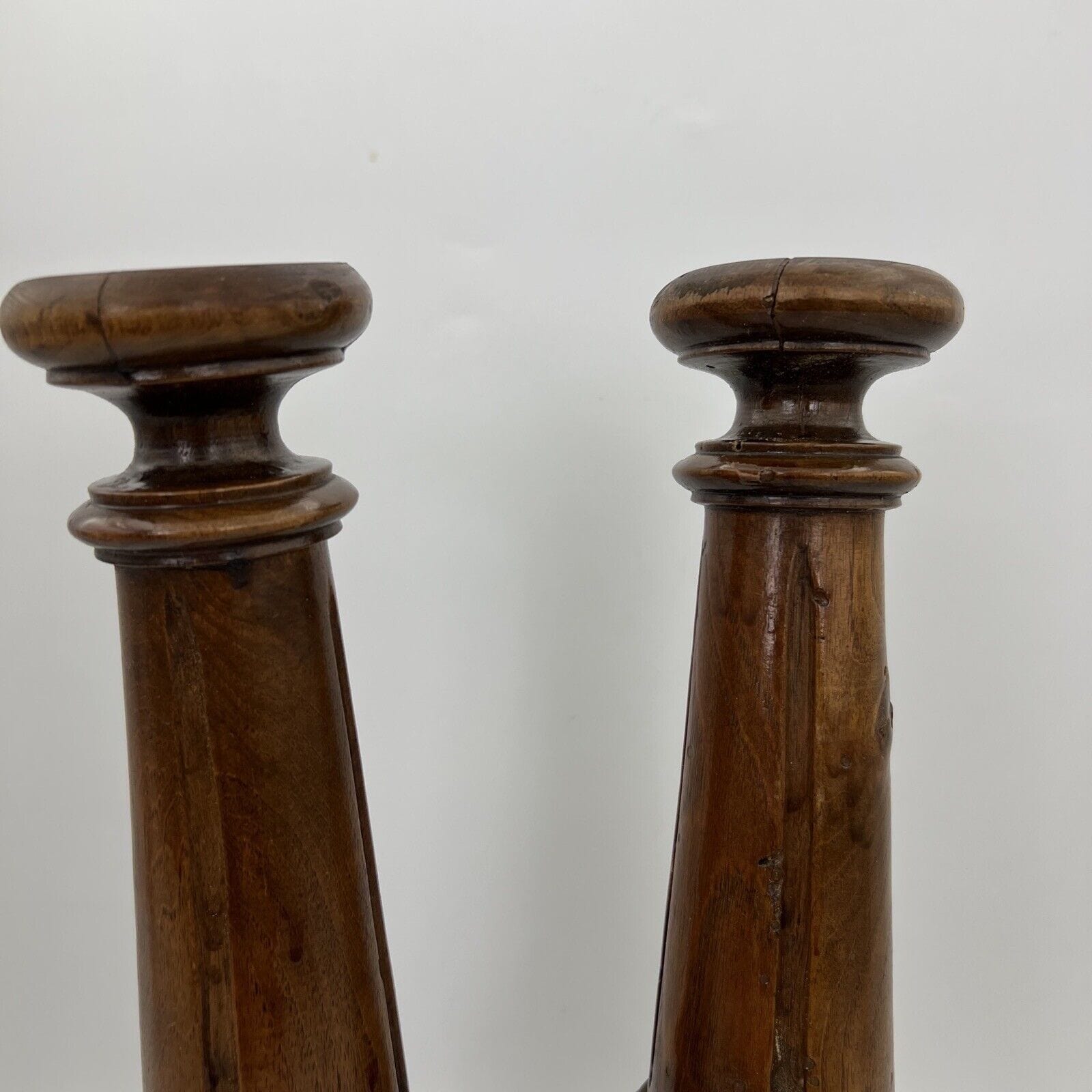 Coppia di Colonne Antiche Tornite Intagliate in legno Fregi per Restauro 800 Categoria  Cimase-Fregi-Intagli in legno