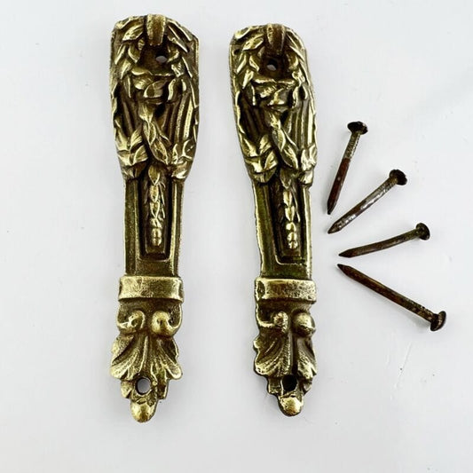Coppia di fregi antichi in bronzo ottone ferramenta d'epoca per mobile 800 900 Categoria  Accessori & Ferramenta d'epoca