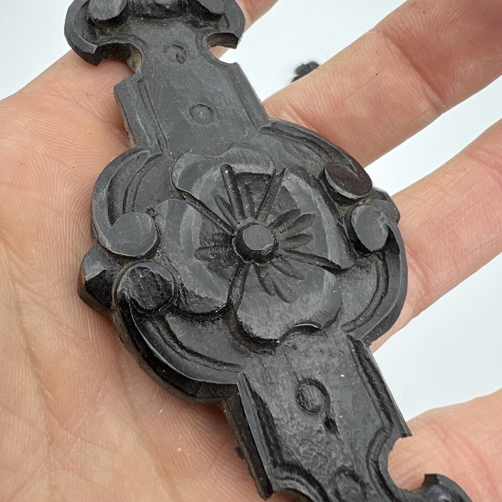 Coppia di intagli antichi elementi decorativi Fregio in legno nero d' epoca 800 Categoria  Cimase-Fregi-Intagli in legno