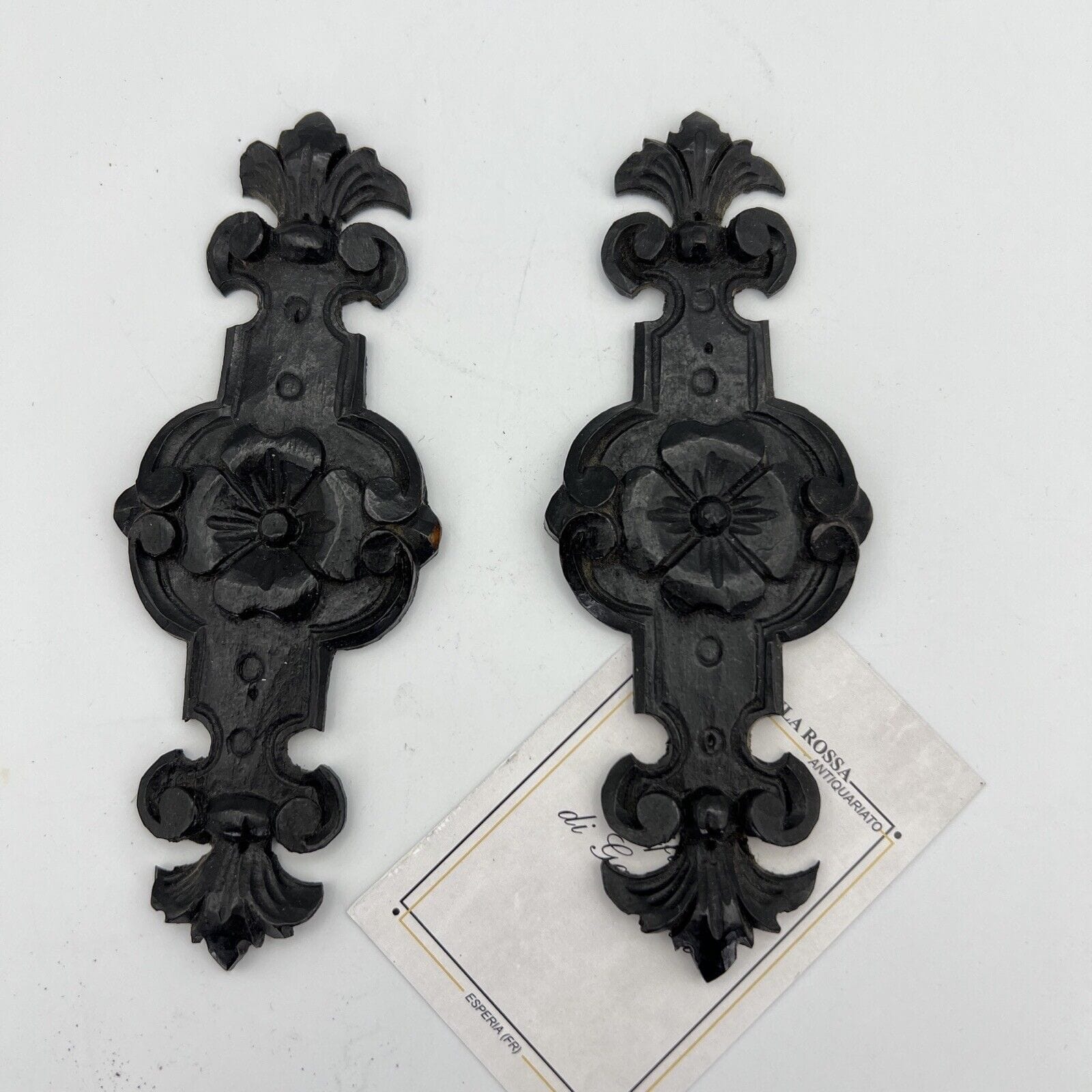 Coppia di intagli antichi elementi decorativi Fregio in legno nero d' epoca 800 Categoria  Cimase-Fregi-Intagli in legno