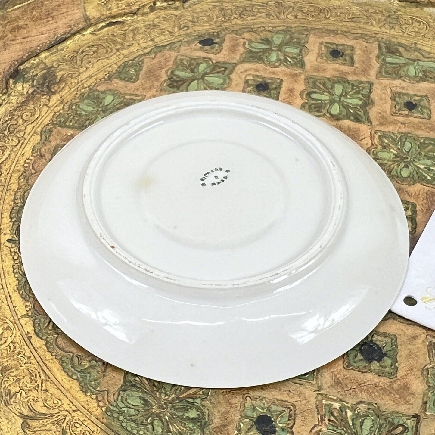 Set di tazzine da caffè vintage – Richard Ginori Italy, decoro oro ✨ Vendo elegante servizio da caffè vintage composto da: • 6 tazzine con manico • 6 piattini coordinati Marchio Set di tazzine da caffè vintage – Richard Ginori Italy, decoro oro ✨ Vendo elegante servizio da caffè vintage composto da: • 6 tazzine con manico • 6 piattini coordinati Marchio