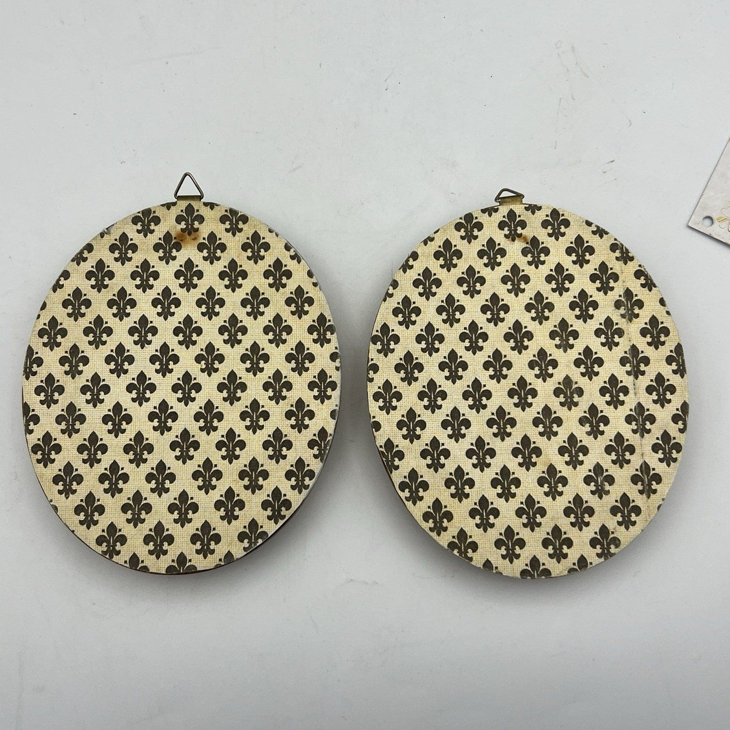 Coppia quadretti antichi miniature ovali dipinti paesaggio cornici legno dorato Categoria  Quadri