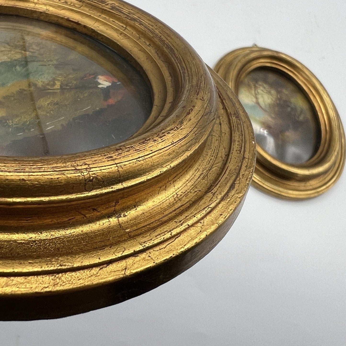 Coppia quadretti antichi miniature ovali dipinti paesaggio cornici legno dorato Categoria  Quadri