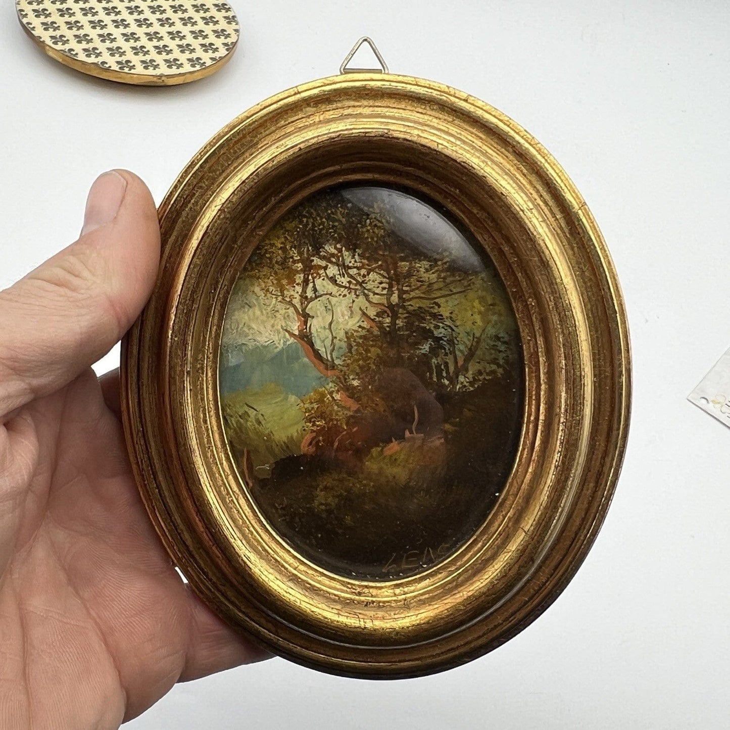 Coppia quadretti antichi miniature ovali dipinti paesaggio cornici legno dorato Categoria  Quadri