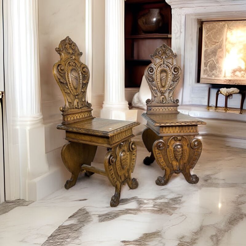 Coppia Sedie antiche in legno intagliate stile rinascimento Sgabello Scolpito Categoria  Arredamento
