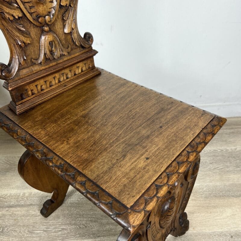 Coppia Sedie antiche in legno intagliate stile rinascimento Sgabello Scolpito Categoria  Arredamento