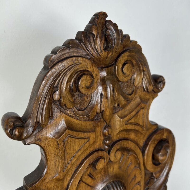 Coppia Sedie antiche in legno intagliate stile rinascimento Sgabello Scolpito Categoria  Arredamento