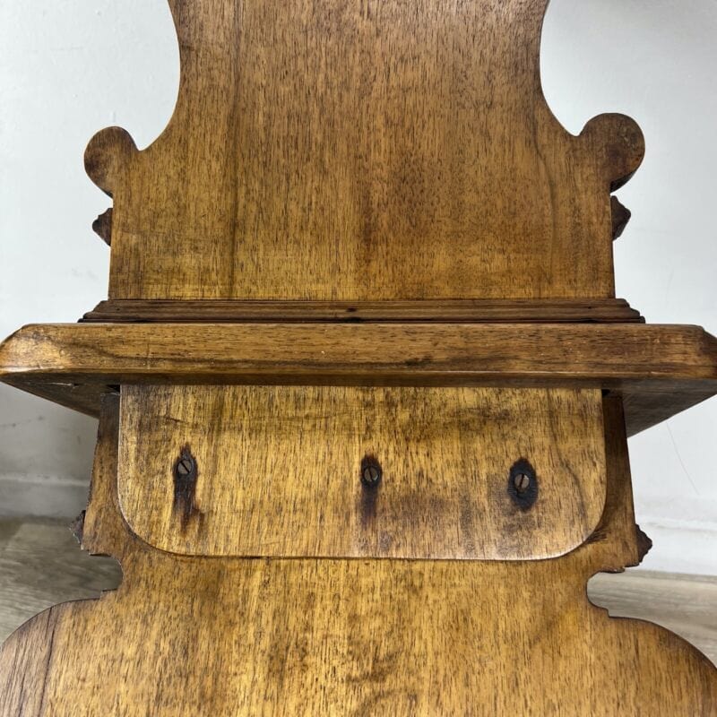 Coppia Sedie antiche in legno intagliate stile rinascimento Sgabello Scolpito Categoria  Arredamento