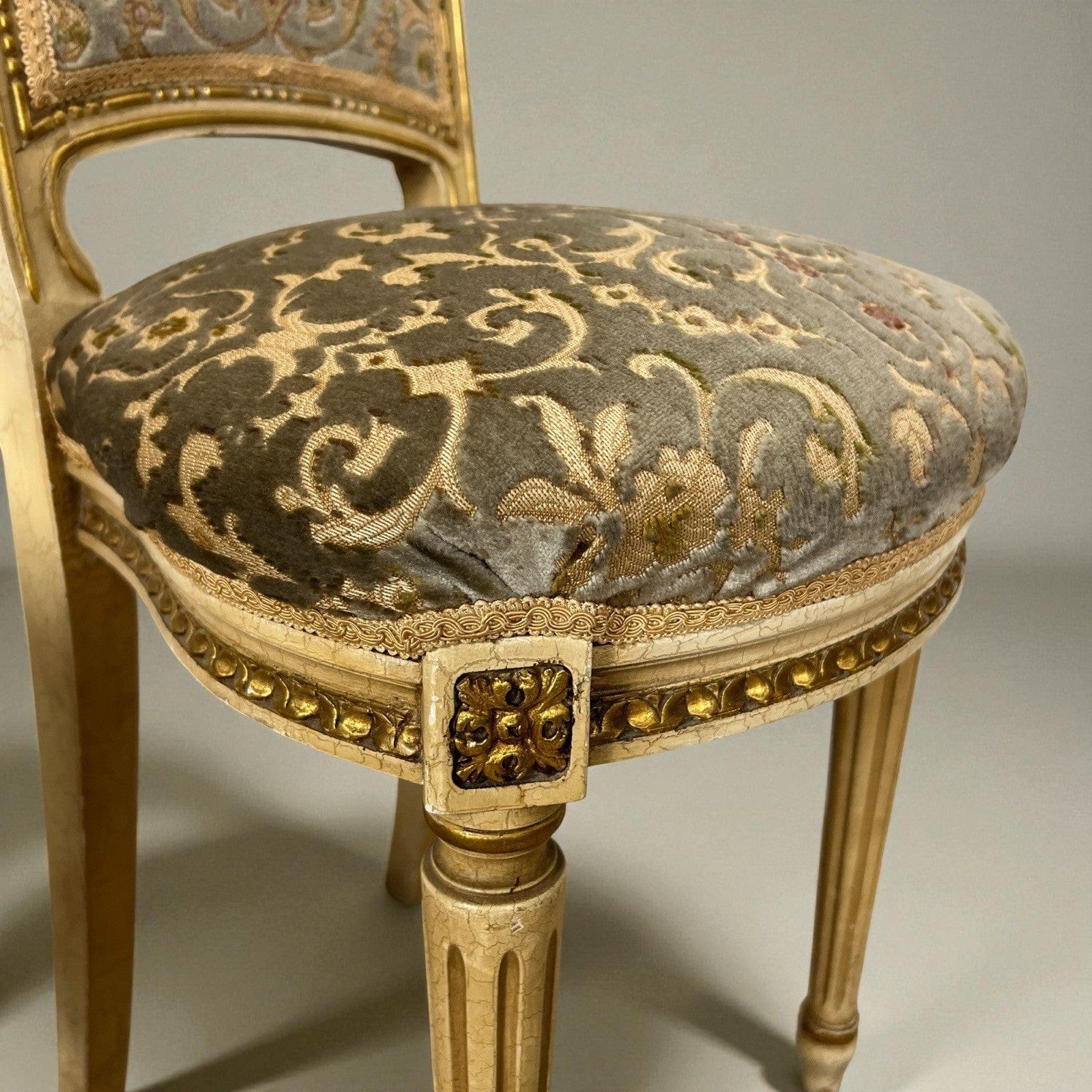 Coppia Sedie antiche in legno stile veneziano ingresso sediolina beige da camera Categoria  Sedie