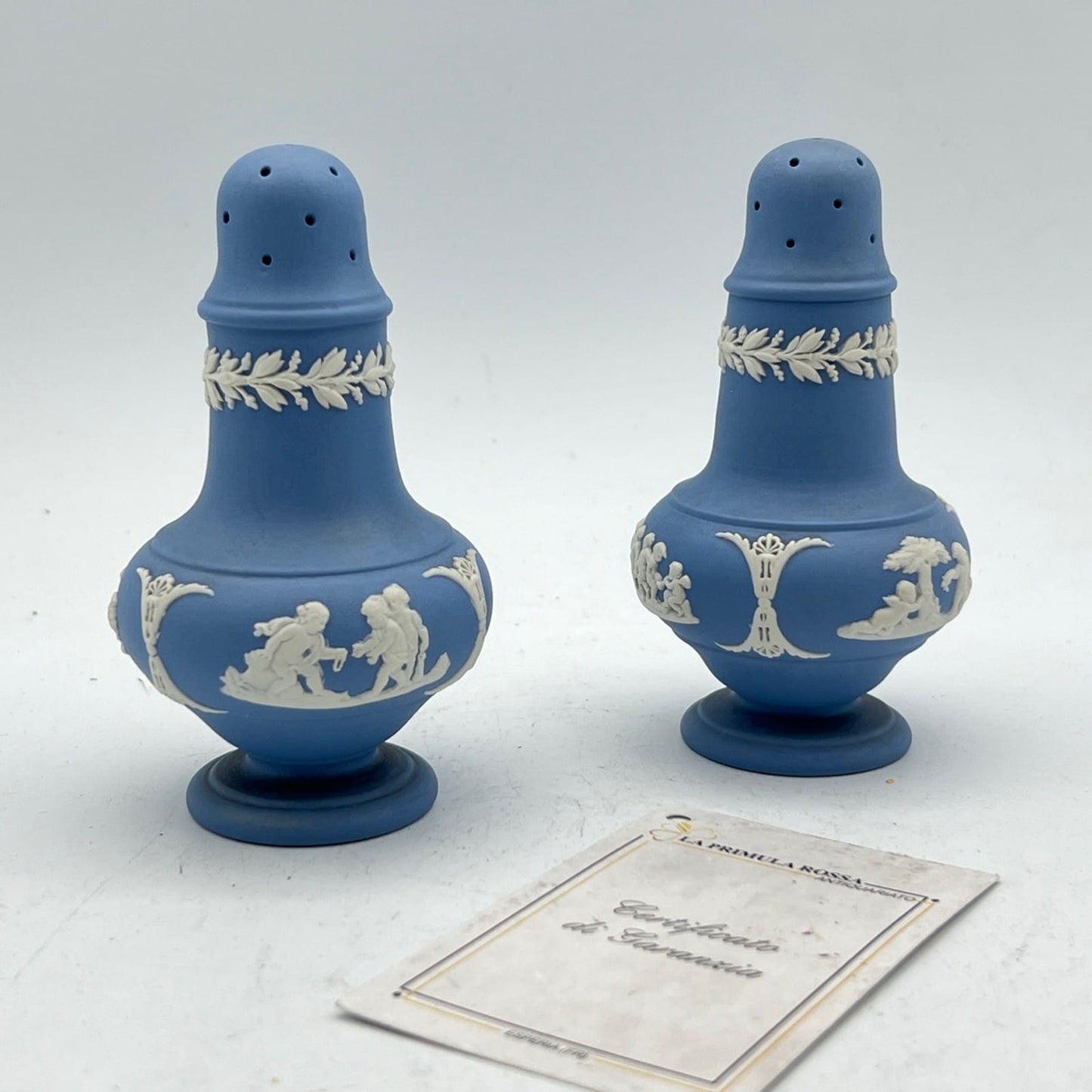 Coppia set sale e pepe  in porcellana Wedgwood Celeste Vintage cherubini angeli Categoria  Vasi e Portafiori