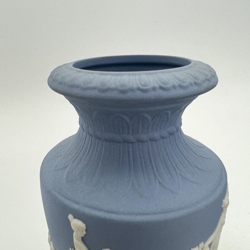 Coppia Vasetti in porcellana Wedgwood Celeste Vaso Vintage cherubini angeli 900 Categoria  Vasi e Portafiori