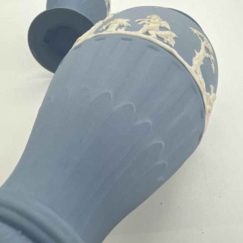 Coppia Vasetti in porcellana Wedgwood Celeste Vaso Vintage cherubini angeli 900 Categoria  Vasi e Portafiori