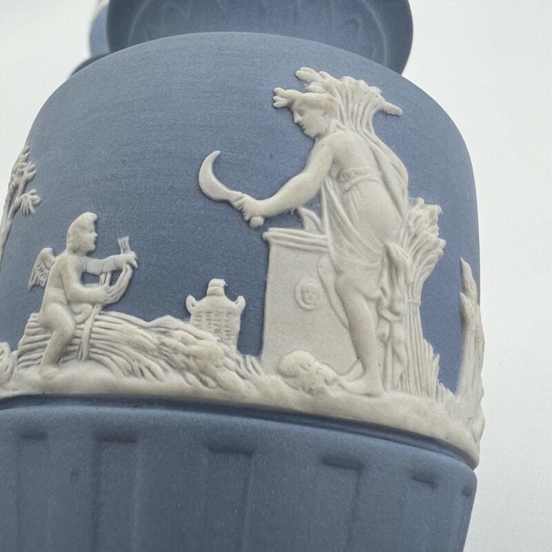 Coppia Vasetti in porcellana Wedgwood Celeste Vaso Vintage cherubini angeli 900 Categoria  Vasi e Portafiori