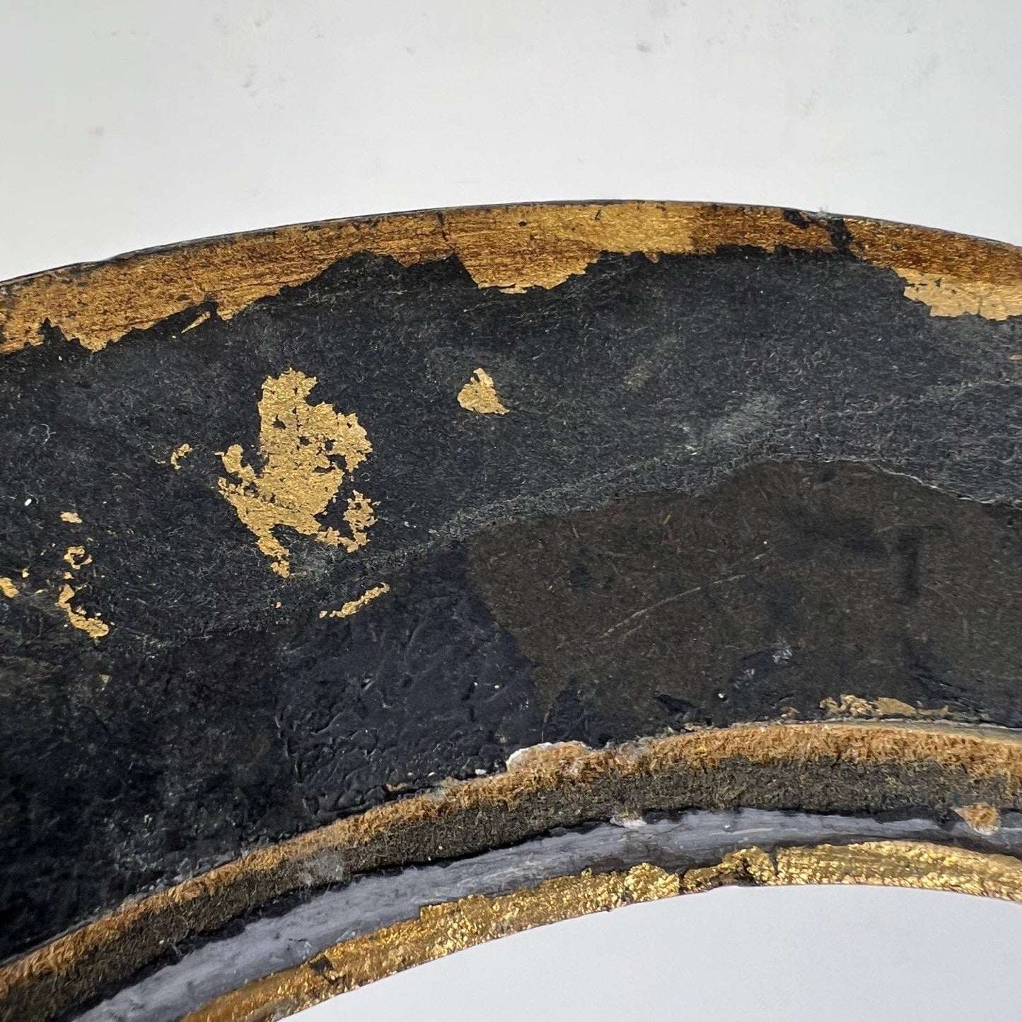 Cornice vuota ovale dorata stile antico a foglia oro per opera d'arte vintage Categoria  Specchi e Cornici