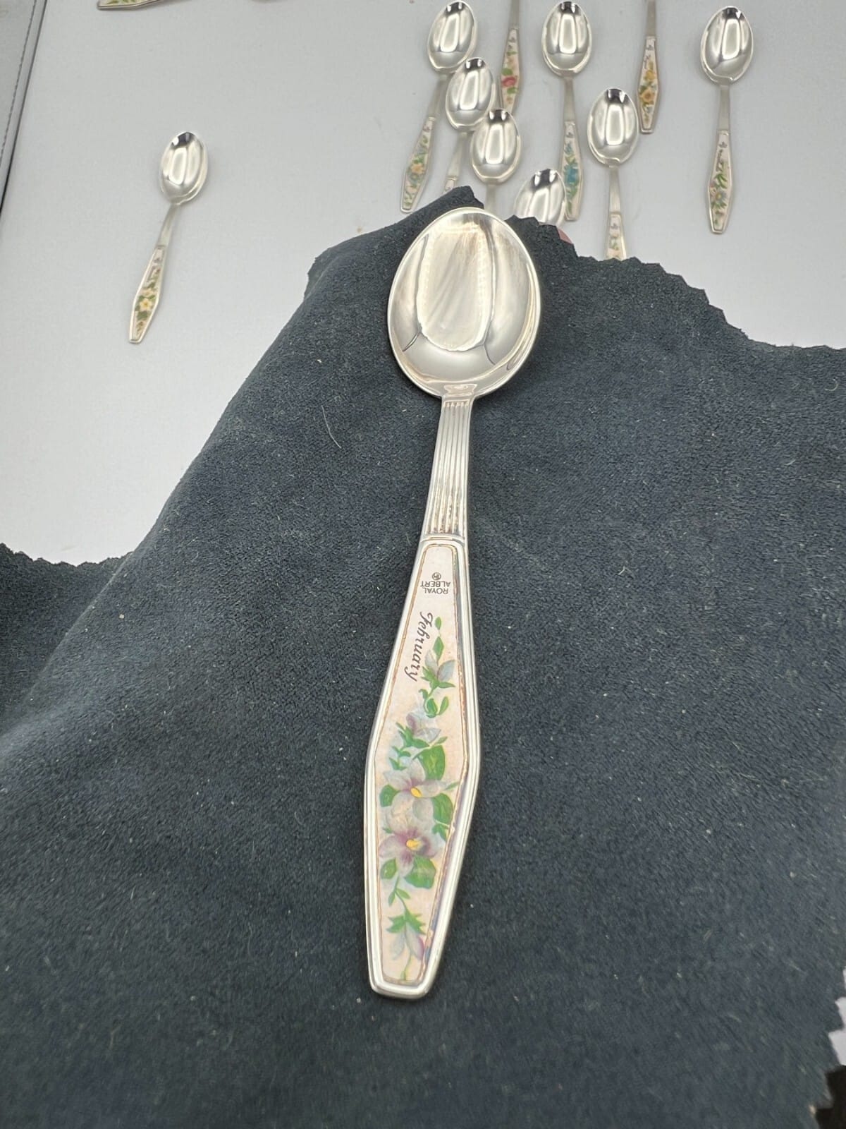 Cucchiaini in silver plated da tè The o caffè Royal Albert con mese inglese 1970 Categoria  Servizio tazze - Tazze