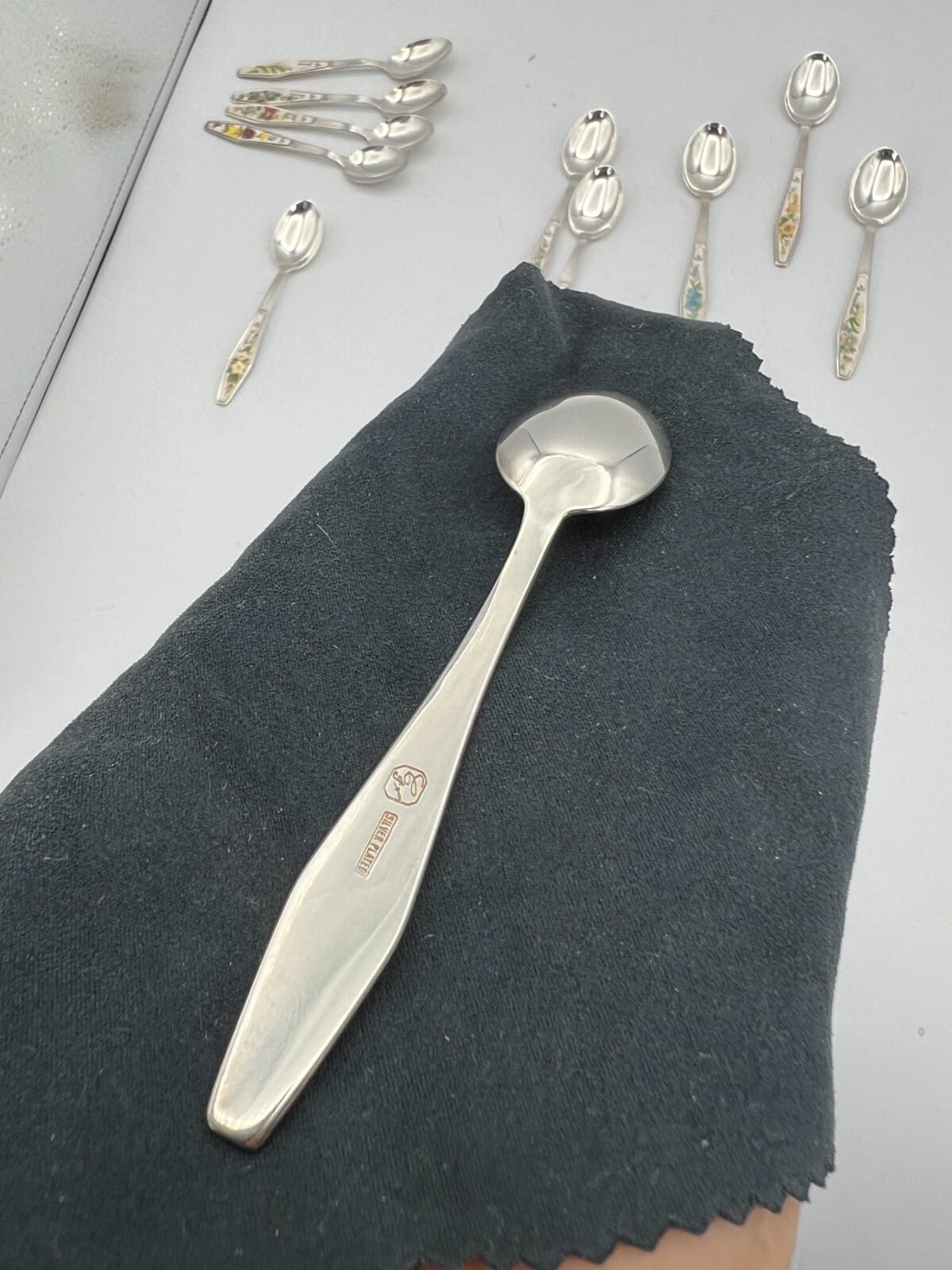 Cucchiaini in silver plated da tè The o caffè Royal Albert con mese inglese 1970 Categoria  Servizio tazze - Tazze