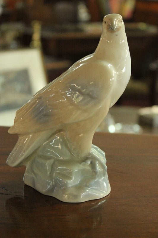 FALCO SCULTURA VINTAGE IN PORCELLANA  ANNI 70 ANIMALE Categoria  Statuine