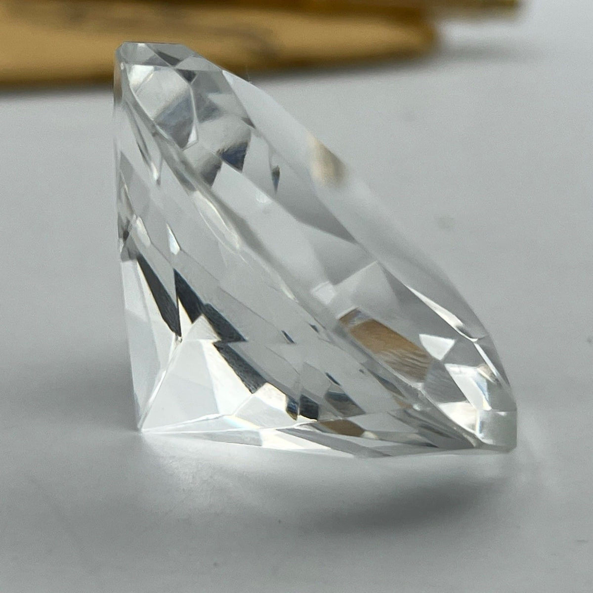 Fermacarte in vero cristallo a forma di diamante prisma segnaposto vintage Categoria  Accessori scrivania e ufficio
