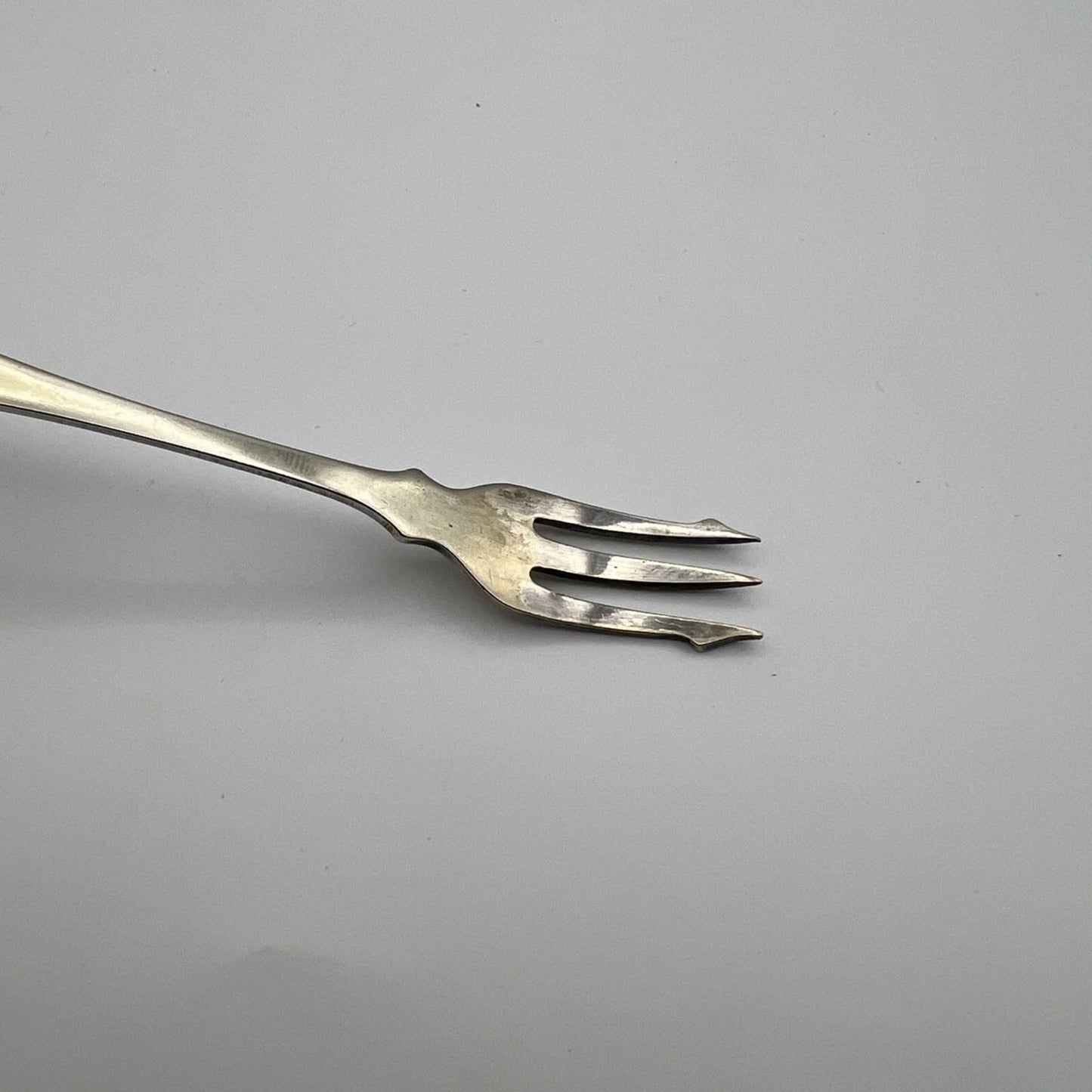 Forchetta antica forchettina da portata per sottaceti posata inglese per cucina Categoria  Sheffield & Argento