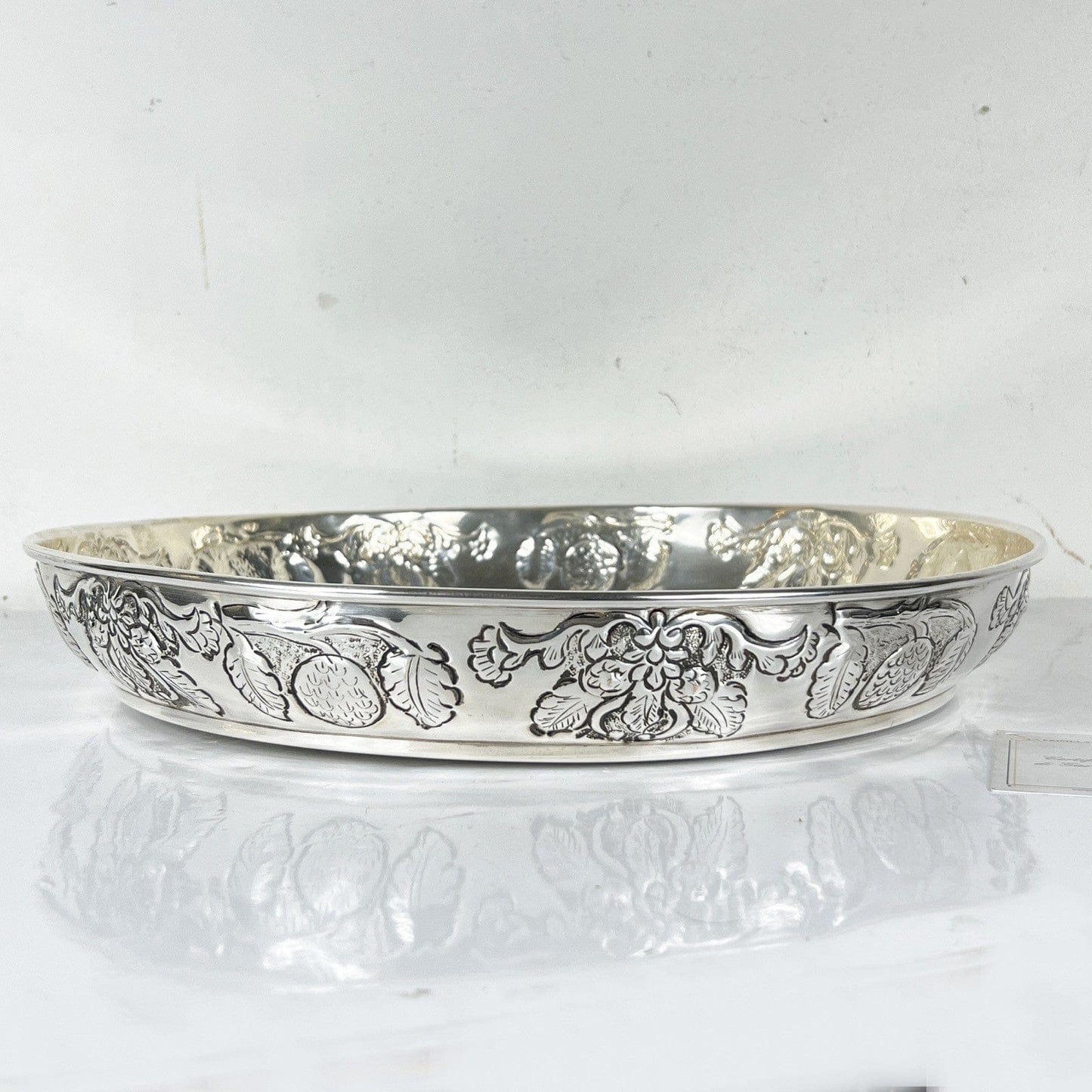 Grande Vassoio Rotondo in Argento Placcato Silver Plated in stile Antico Categoria  Sheffield & Argento