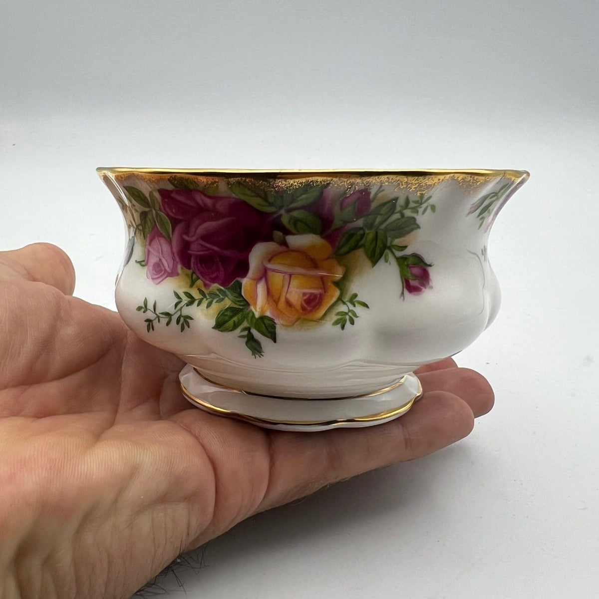 Grande Zuccheriera citola in porcellana Royal Albert Old Country Roses Rose 1962 Categoria  Servizio tazze - Tazze