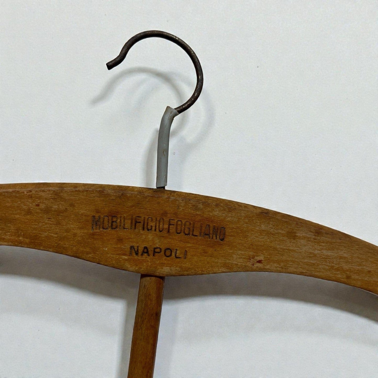 Grucce appendiabiti vintage antiche in legno Stampelle per Armadio Vetrina due Categoria  Vintage