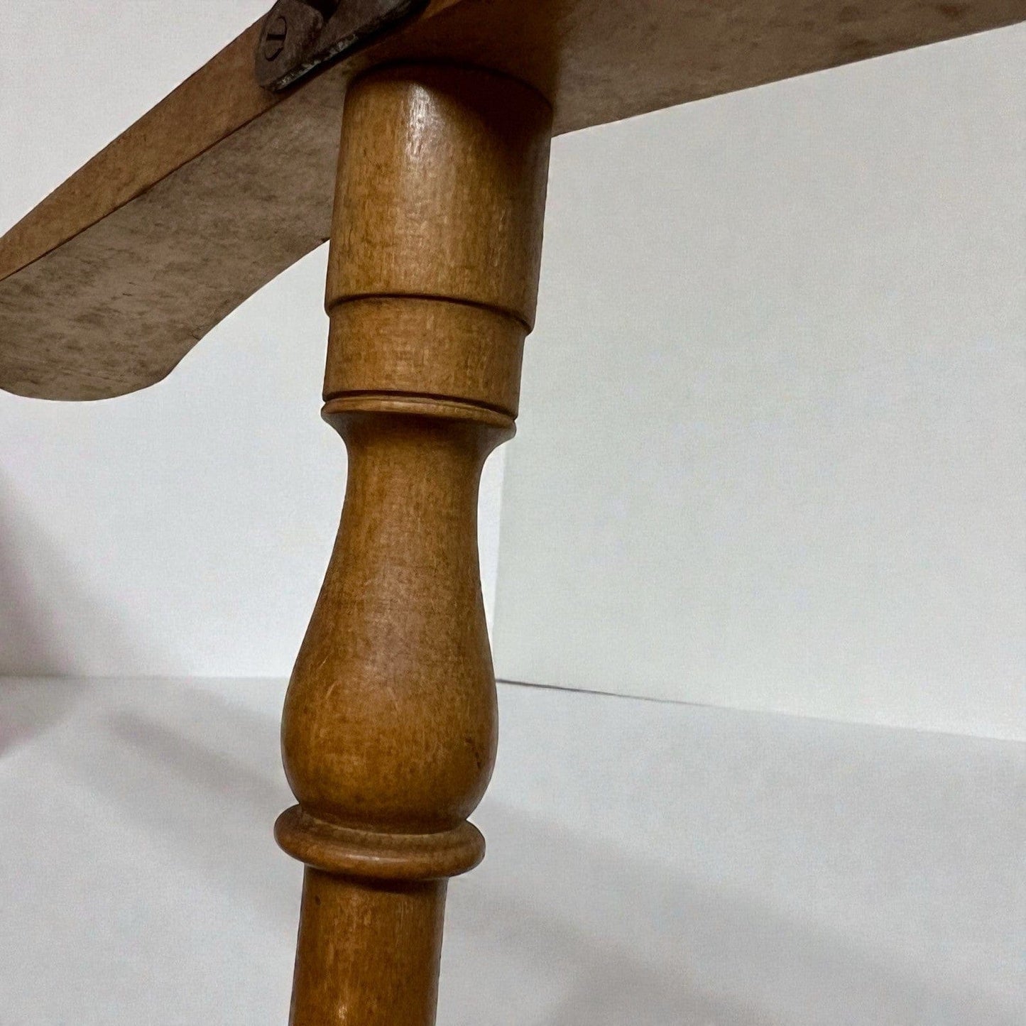 Grucce appendiabiti vintage antiche in legno Stampelle per Armadio Vetrina due Categoria  Vintage