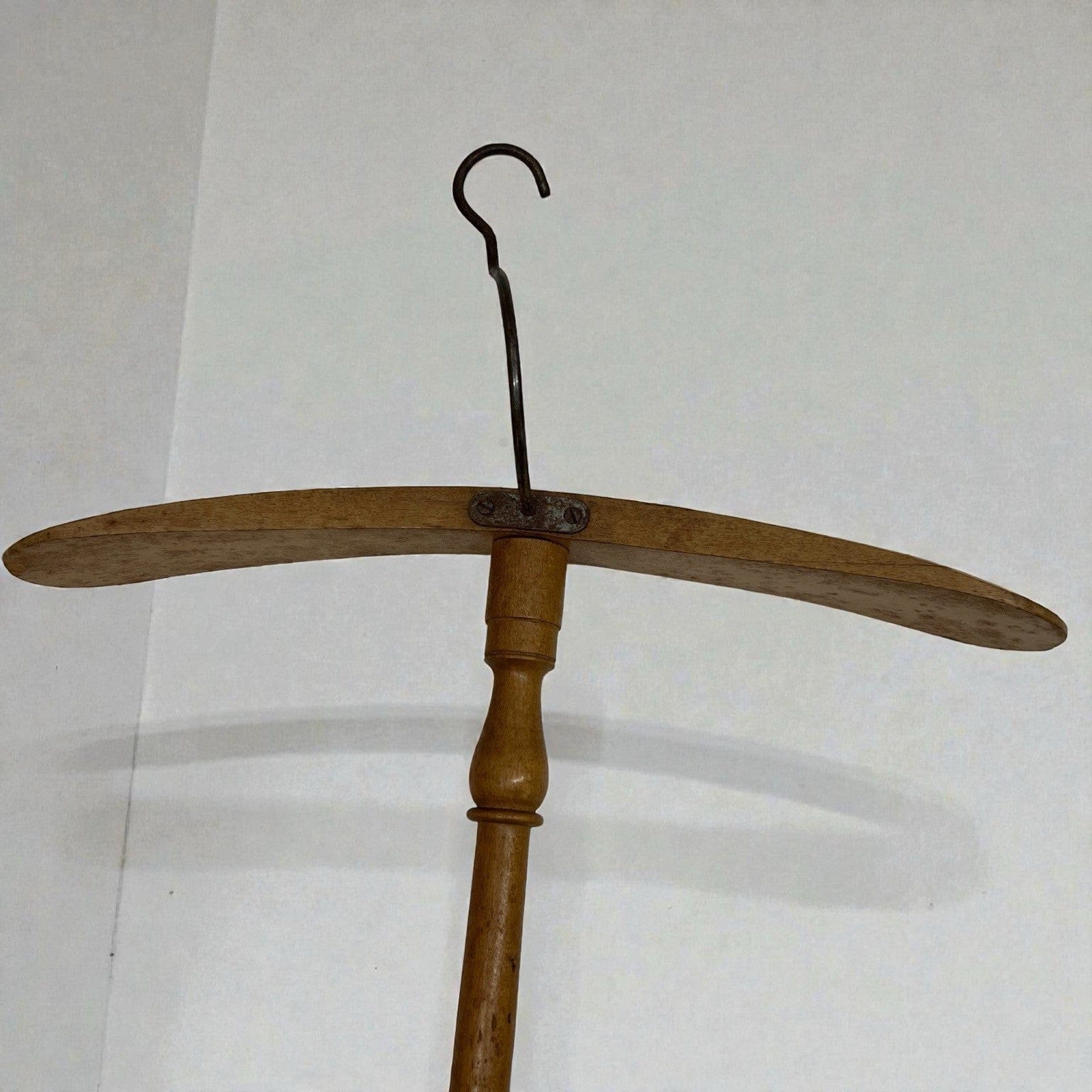 Grucce appendiabiti vintage antiche in legno Stampelle per Armadio Vetrina due Categoria  Vintage