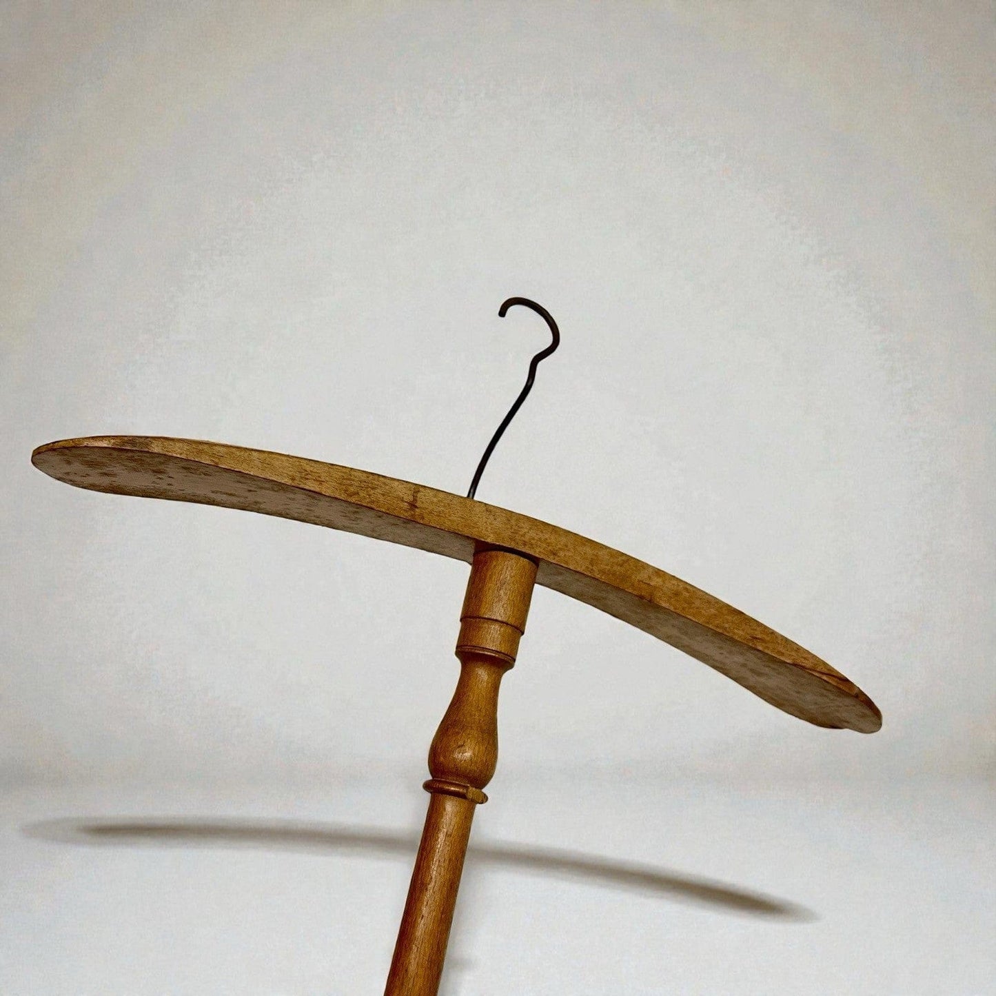 Grucce appendiabiti vintage antiche in legno Stampelle per Armadio Vetrina due Categoria  Vintage