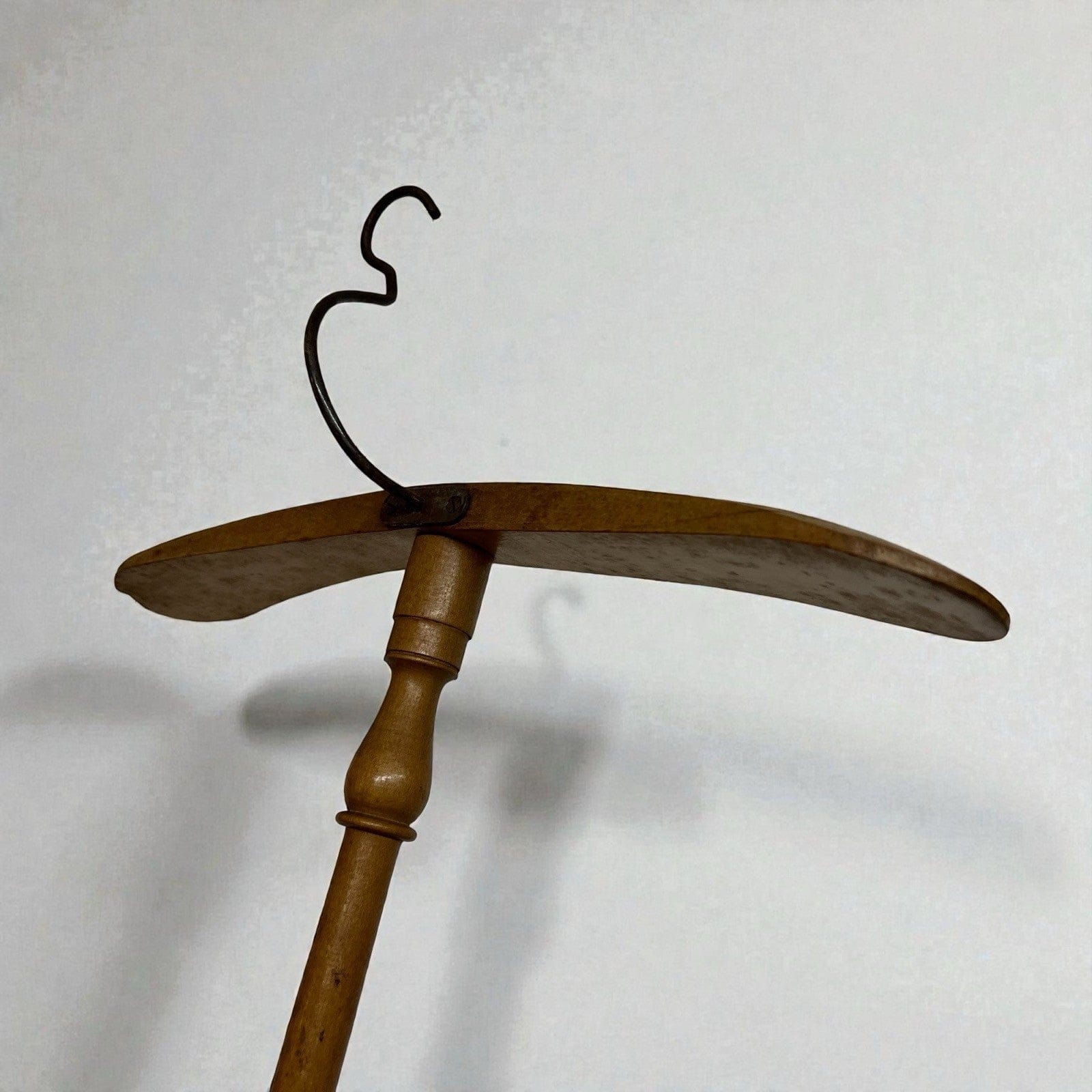 Grucce appendiabiti vintage antiche in legno Stampelle per Armadio Vetrina due Categoria  Vintage