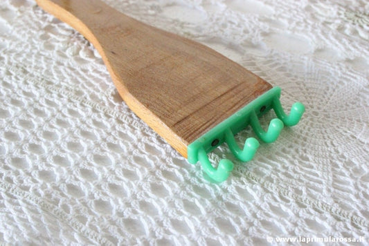 GRUCCIA VINTAGE IN LEGNO E PLASTICA  APPENDINO X GONNE VINTAGE SKIRTS CRUTCH Categoria  Vintage
